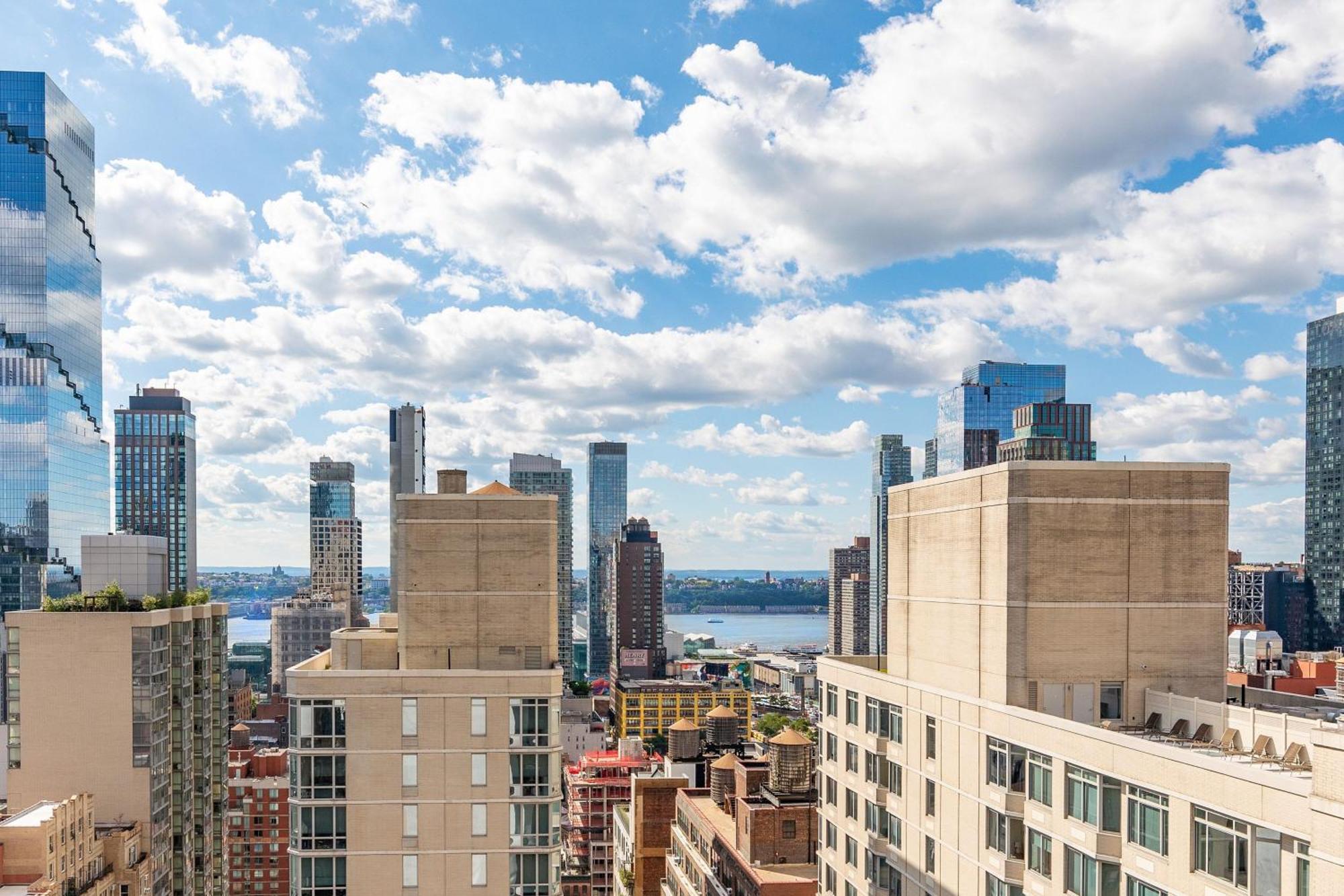 Courtyard By Marriott Times Square West Hotel New York Eksteriør billede